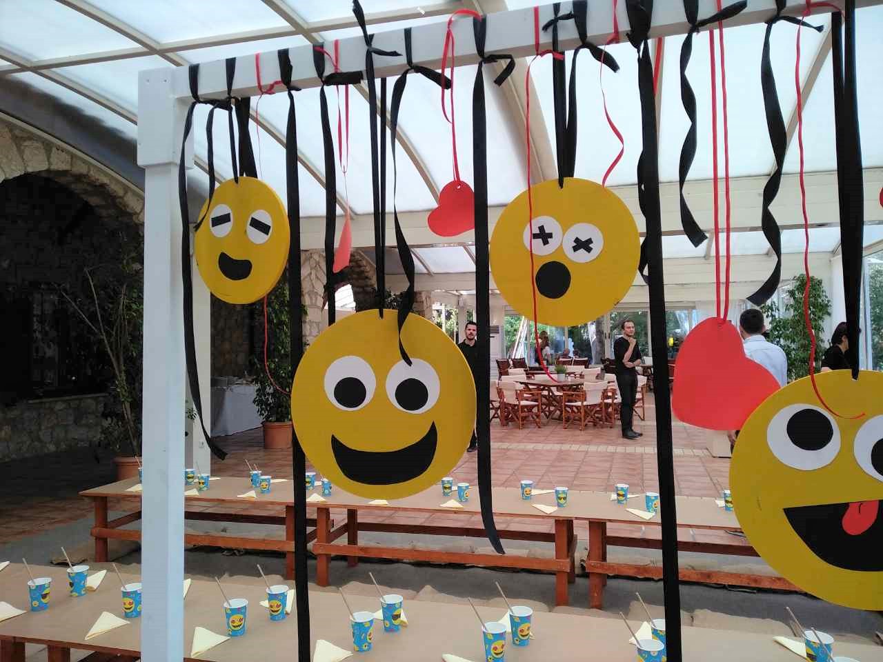 Παιδικό πάρτυ με θέμα emoji (αρχείο ΔΕΛΦΙΝΑΚΙΑ)