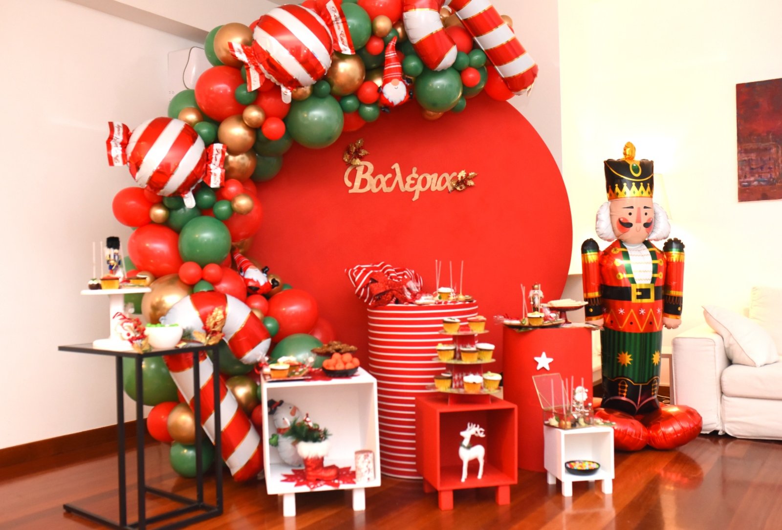 Χριστουγεννιάτικο διακοσμητικό backdrop μαζί με candy bar NUTCRACKER