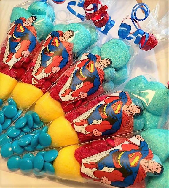 Δωράκι για παιδικό πάρτυ ή βάπτιση : SUPERMAN Χωνάκι με ζαχαρωτά