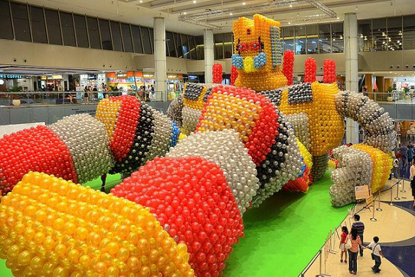 Ειδική κατασκευή από μπαλόνια : Mega-robot